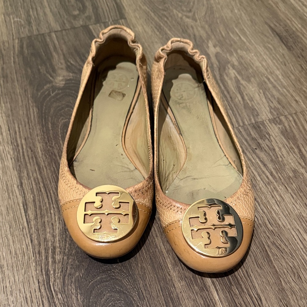 Tory Burch Beige Loafers with Gold Emblem